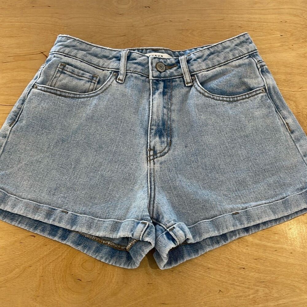 PacSun Mom Style Denim Shorts Cuffed Size 26 Light Wash